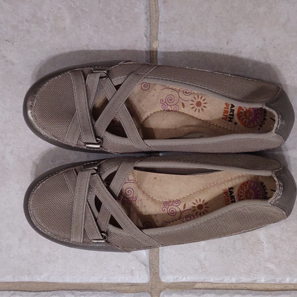 Women's Earth Spirit shoes, size 7, gold /bronze